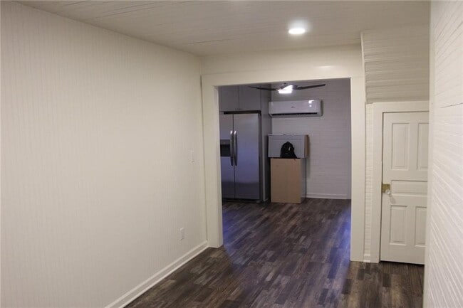 Building Photo - 11 Liberty St