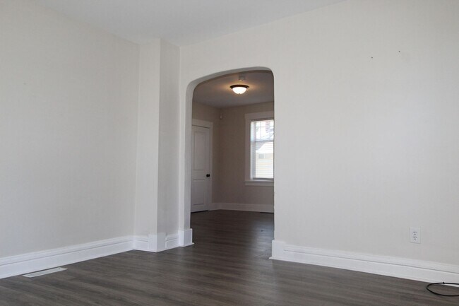 Building Photo - 614 E Hartson Ave