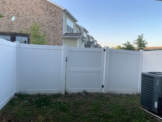 Building Photo - Beautiful Goodlettsville Condo Rental – 2 Bed, 2.5 Bath