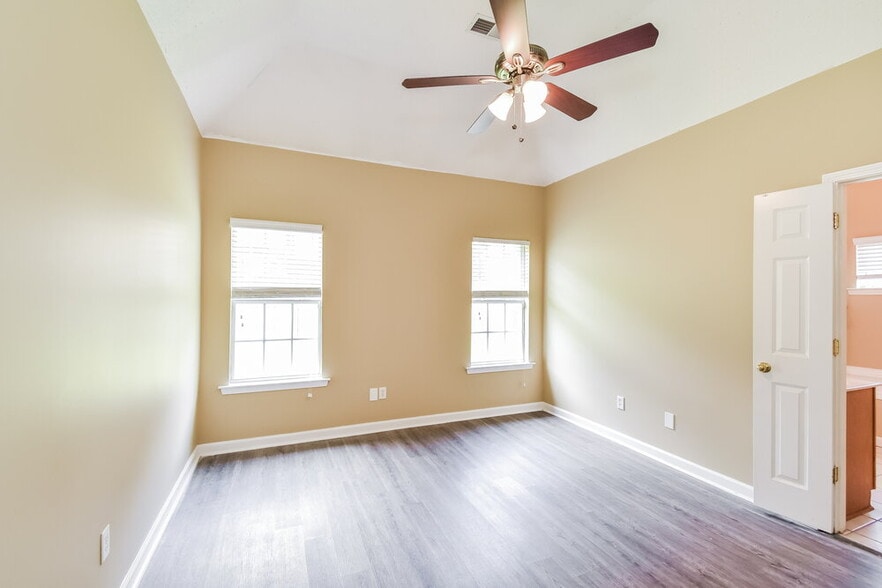 Building Photo - 4599 Tulip Bend Dr