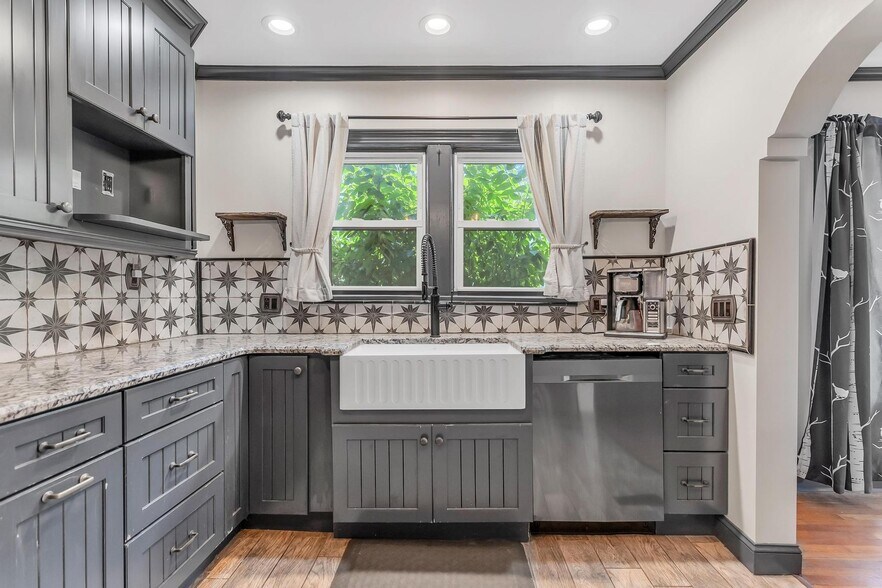 Building Photo - 1688 Overhill Rd