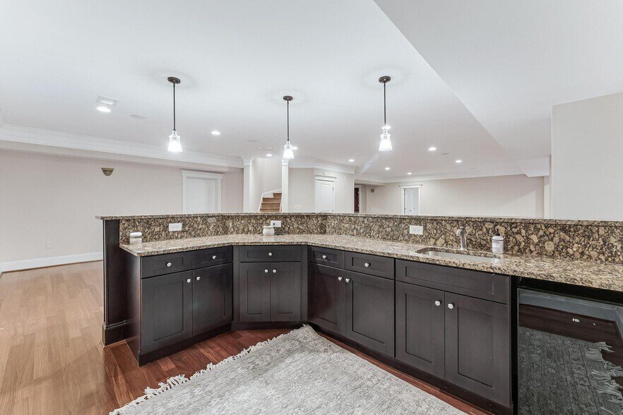 Building Photo - 829 Golden Arrow St