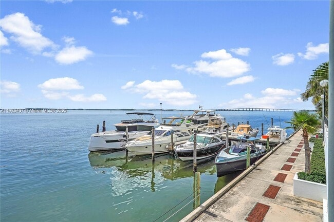 Building Photo - 999 Brickell Bay Dr