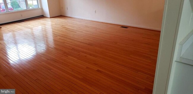 Building Photo - 5613 Glenwood Mews Dr