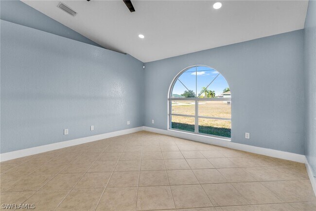 Building Photo - 1715 NE 2nd Ave