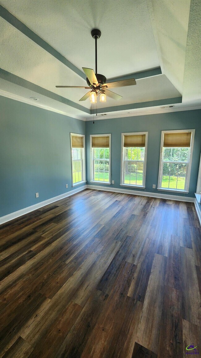 Building Photo - 502 Woods Edge Way