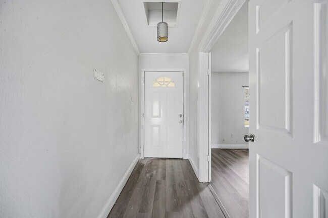 Building Photo - 12659 Chiswick Rd