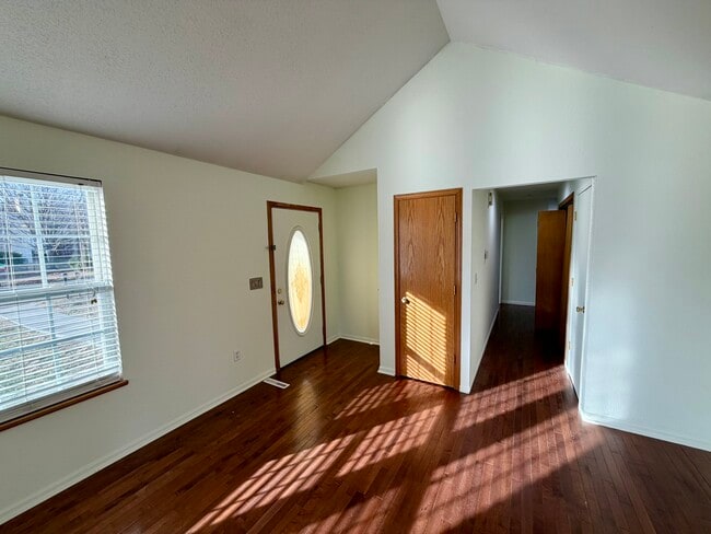 Building Photo - 571 SE 115th Rd