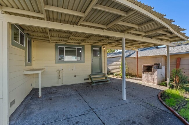 Building Photo - Welcoming 3-Bedroom, 1-Bath Single-Family Home