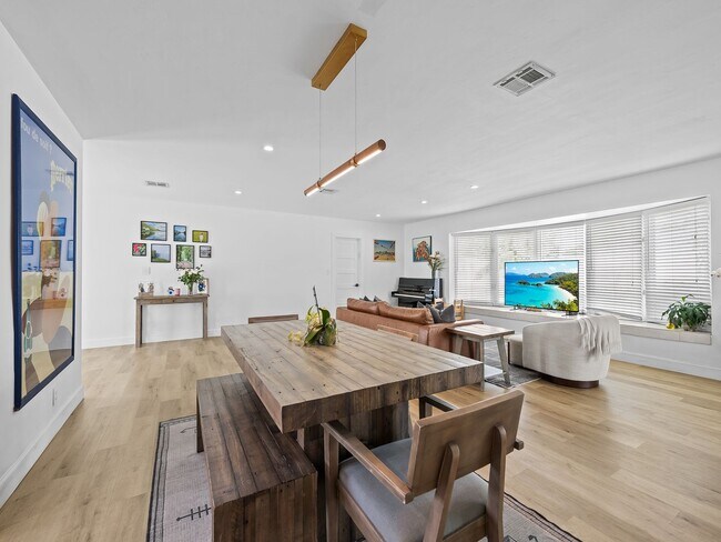 Building Photo - Coastal Elegance Awaits! Stunning 5-Bedroom Home in Prime Fort Lauderdale Location