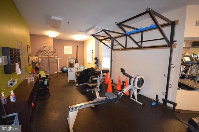 Building Photo - 4950 Brenman Park Dr