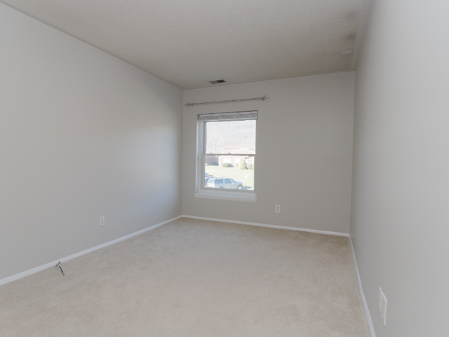 Building Photo - 810 Charlotte Way