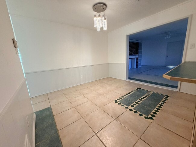 Building Photo - 1323 SE Clover Ln