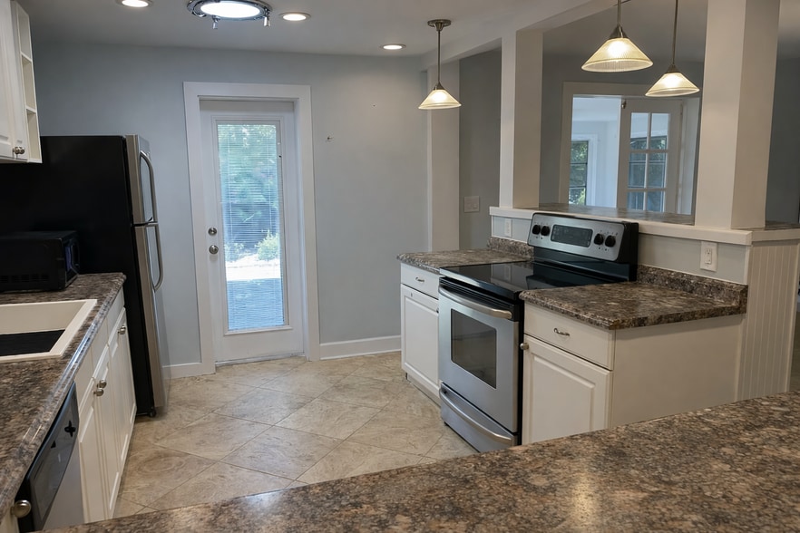 Building Photo - 2714 Grove St