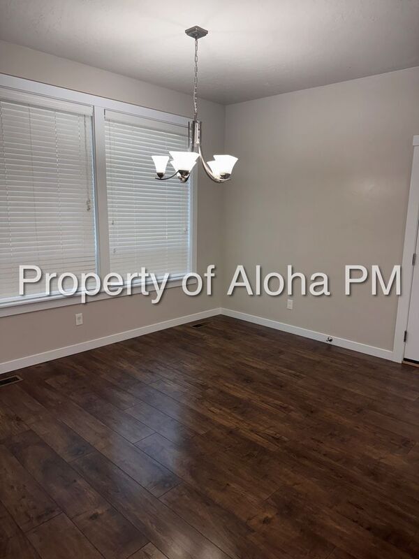 Building Photo - 817 E Ionia Dr