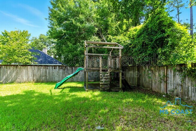 Building Photo - 11360 Creek Dr