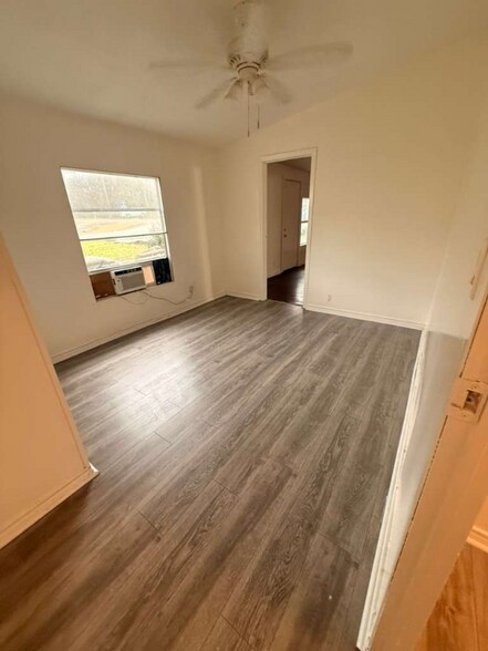 Building Photo - 430 Westchase St