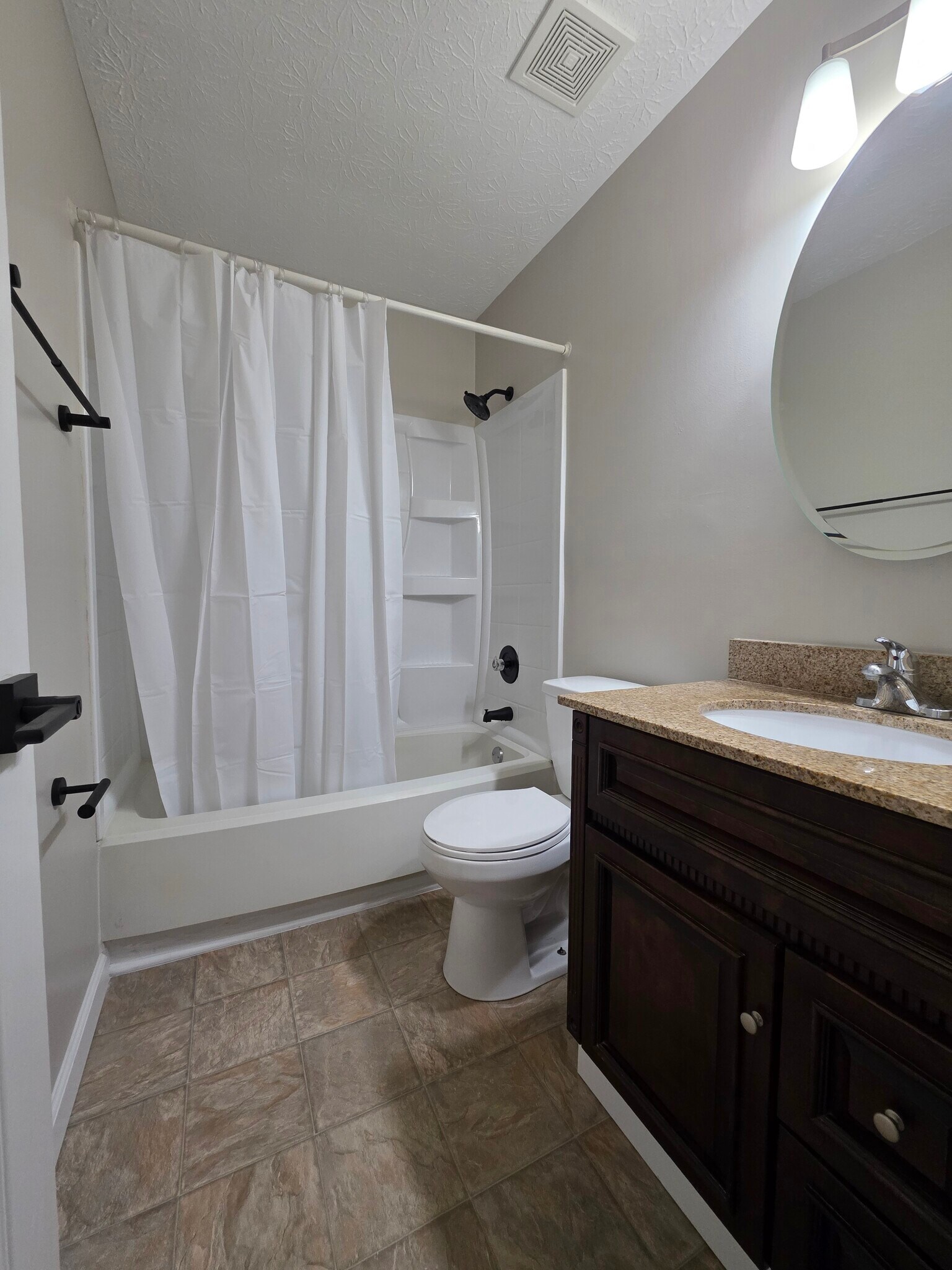 Full Bath #1 Connected to Bedroom #1 (Upper Level) - 3000 Essington Dr