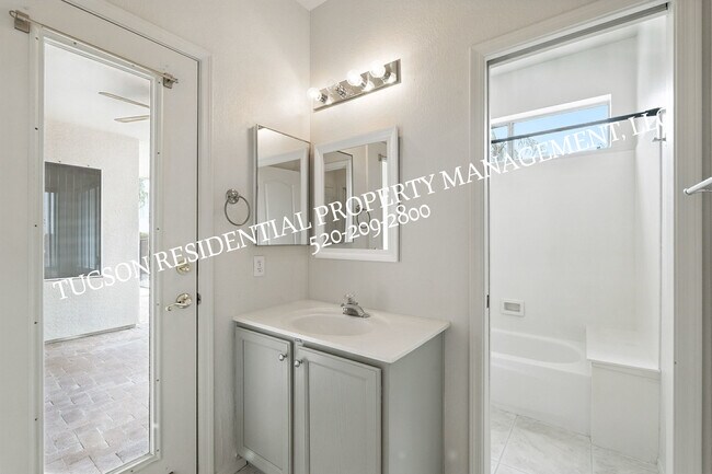 Building Photo - 11399 Silver Pheasant Loop
