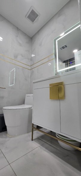 Building Photo - 333 Kennedy Dr