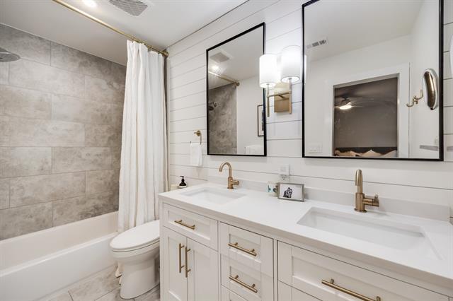 Building Photo - 5029 Locke Ave