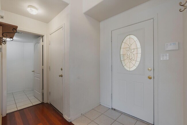 Building Photo - 7351 Sidewinder Dr NE