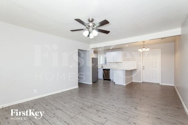 Building Photo - 812 E Las Palmaritas Dr