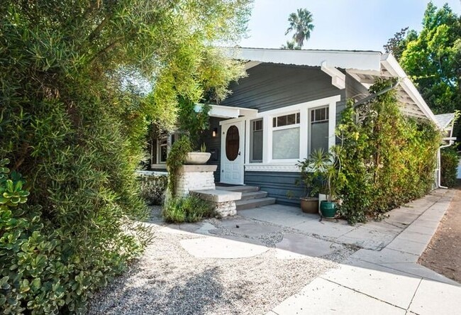 Building Photo - Recenty Updated 1916 California Bungalow f...