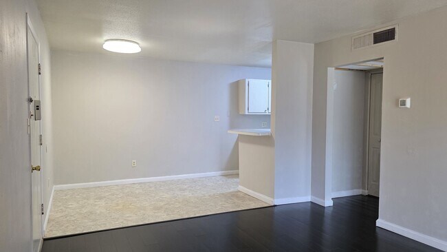 Building Photo - 1700 SW 16th Ct