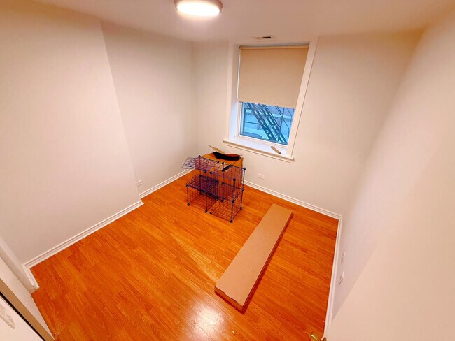 Building Photo - 240 W 31st St