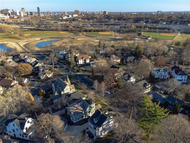 Building Photo - 2012 W Laurel Ave