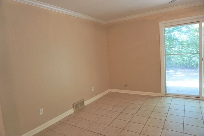 Building Photo - 1813 Hardy Dr