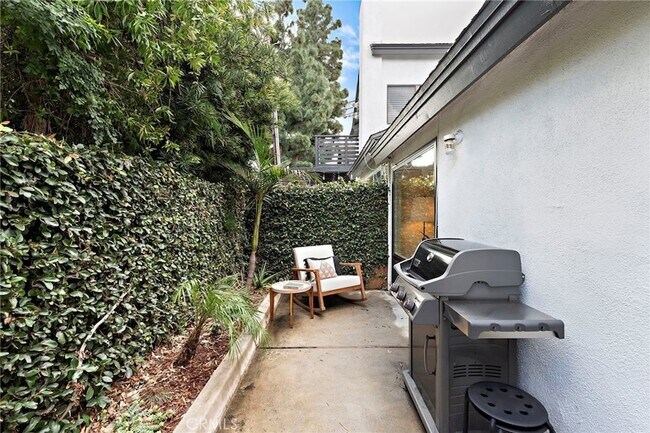 Building Photo - 12628 Newport Ave