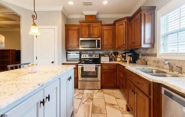 Building Photo - Southern Comfort Living: Your Dream Rental Home in Valdosta, Georgia