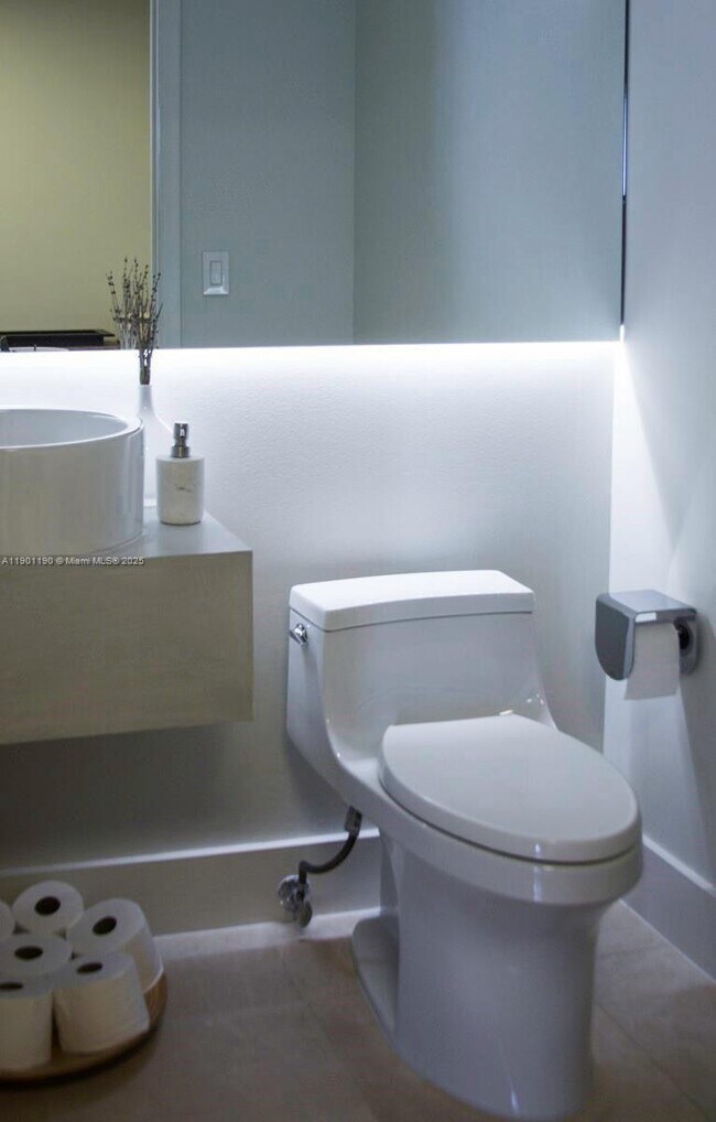 Building Photo - 100 South Pointe Dr