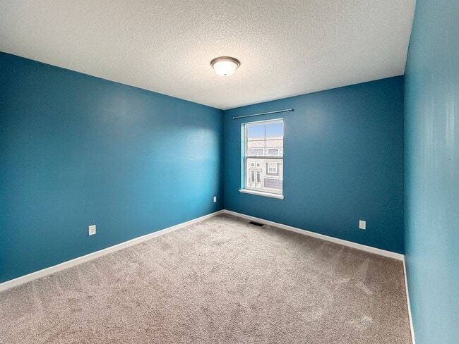 Building Photo - 13485 Territorial Cir N