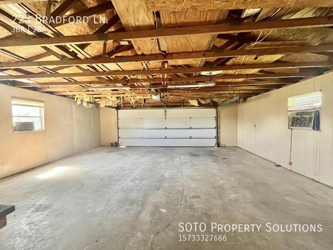 Building Photo - 223 Bradford Ln