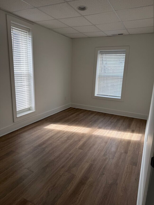 Building Photo - 400 Gallatin Ave