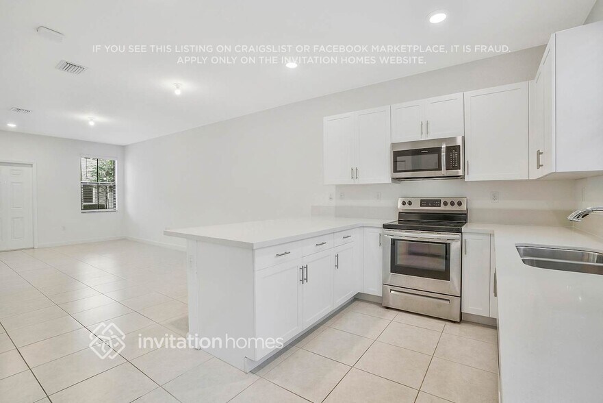 Building Photo - 1640 SW 29th St