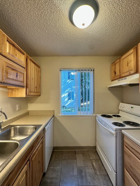 Building Photo - 2 bedroom, 1 bathroom