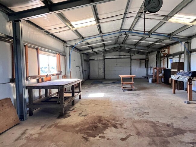 Building Photo - 162 FM 672