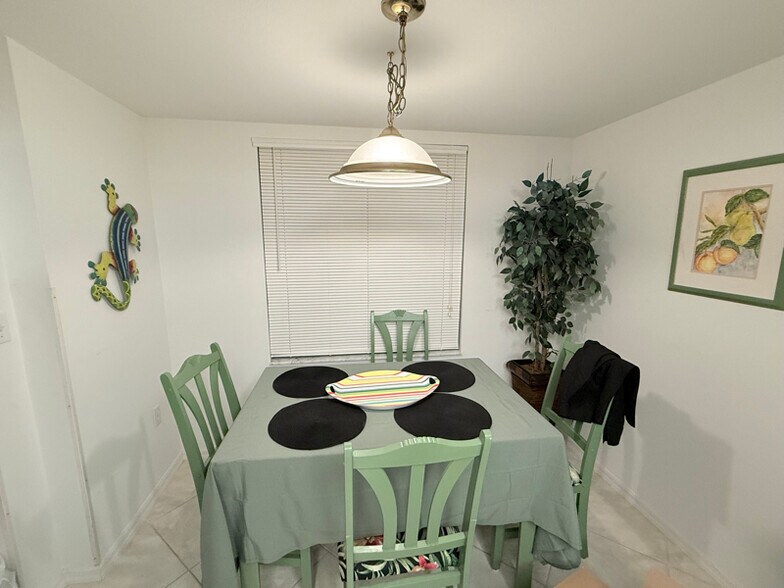 Building Photo - 9300 Clubside Cir