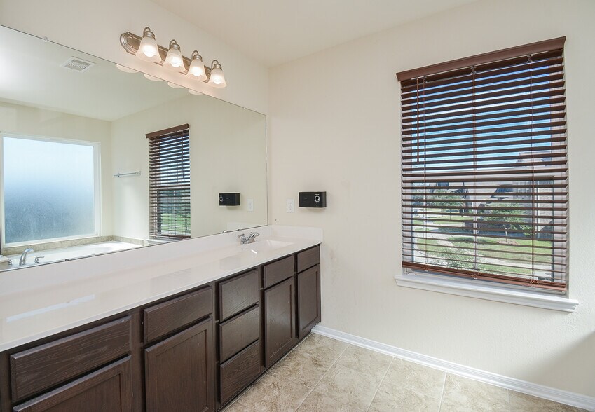 Building Photo - 2380 Elm Crossing Trail
