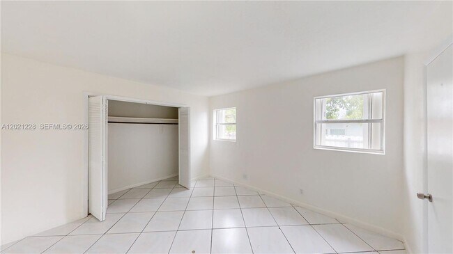 Building Photo - 6842 SW 15th St