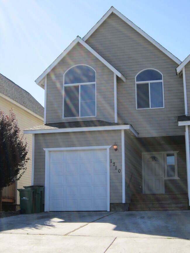 Building Photo - Lanc1710/1714