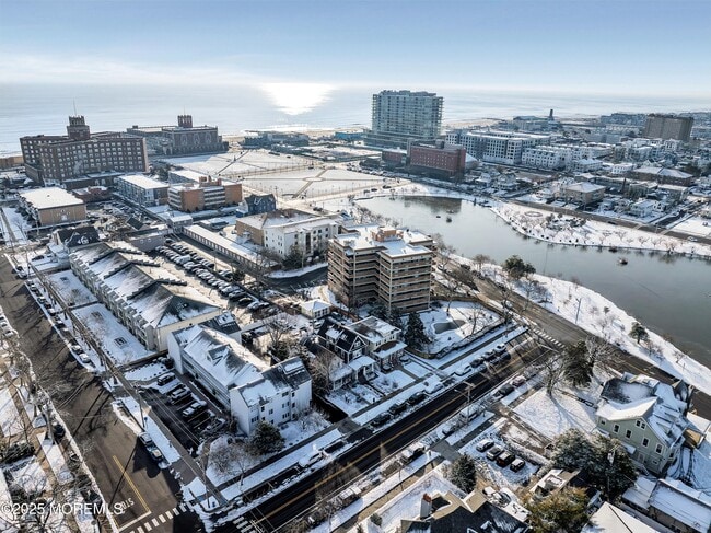 Building Photo - 321 Sunset Ave