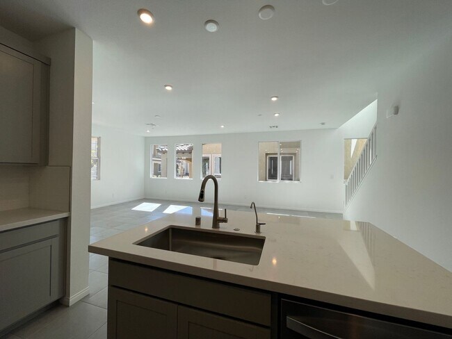 Building Photo - 3 BED 2.5 BATH 2 CAR GARAGE TOWNHOME FOR RENT IN CADENCE MASTER PLANNED COMMUNITY