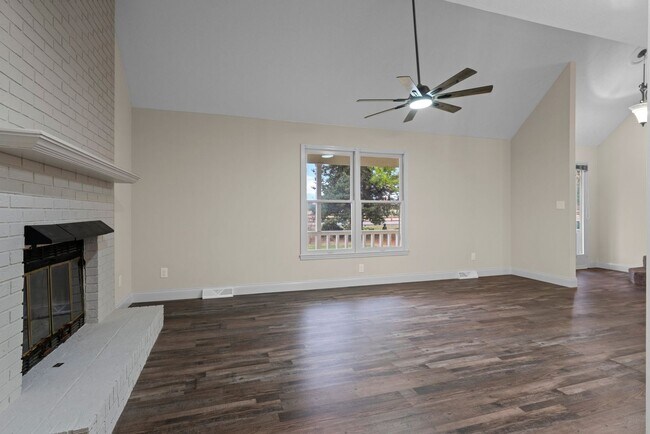 Building Photo - Lovely Single Family Home