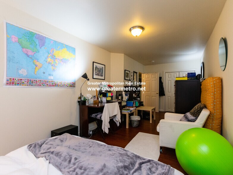 Building Photo - 41 Chelsea St