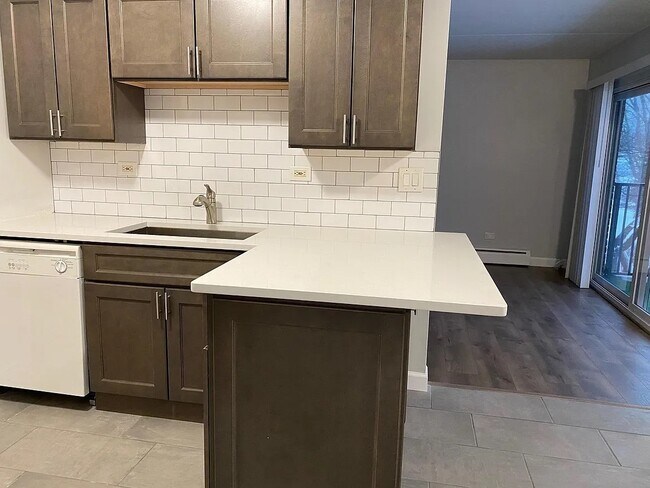 Building Photo - 819 E Miner St